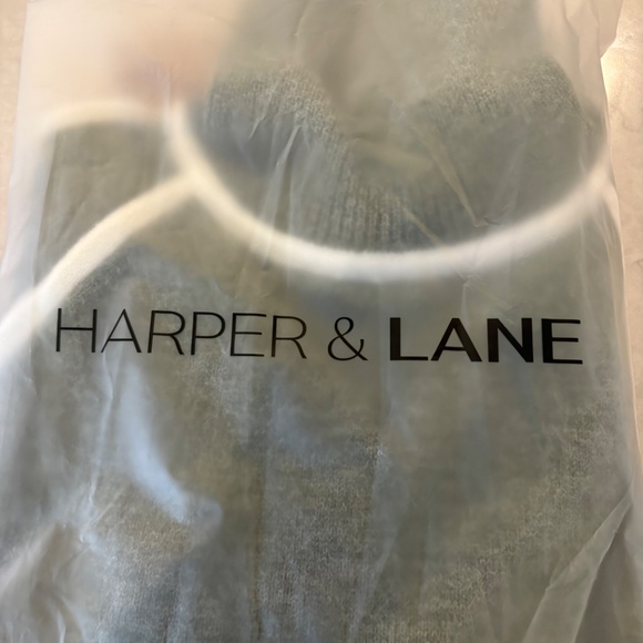 Harper & Lane - Turtleneck Sweater - Picture 5 of 5
